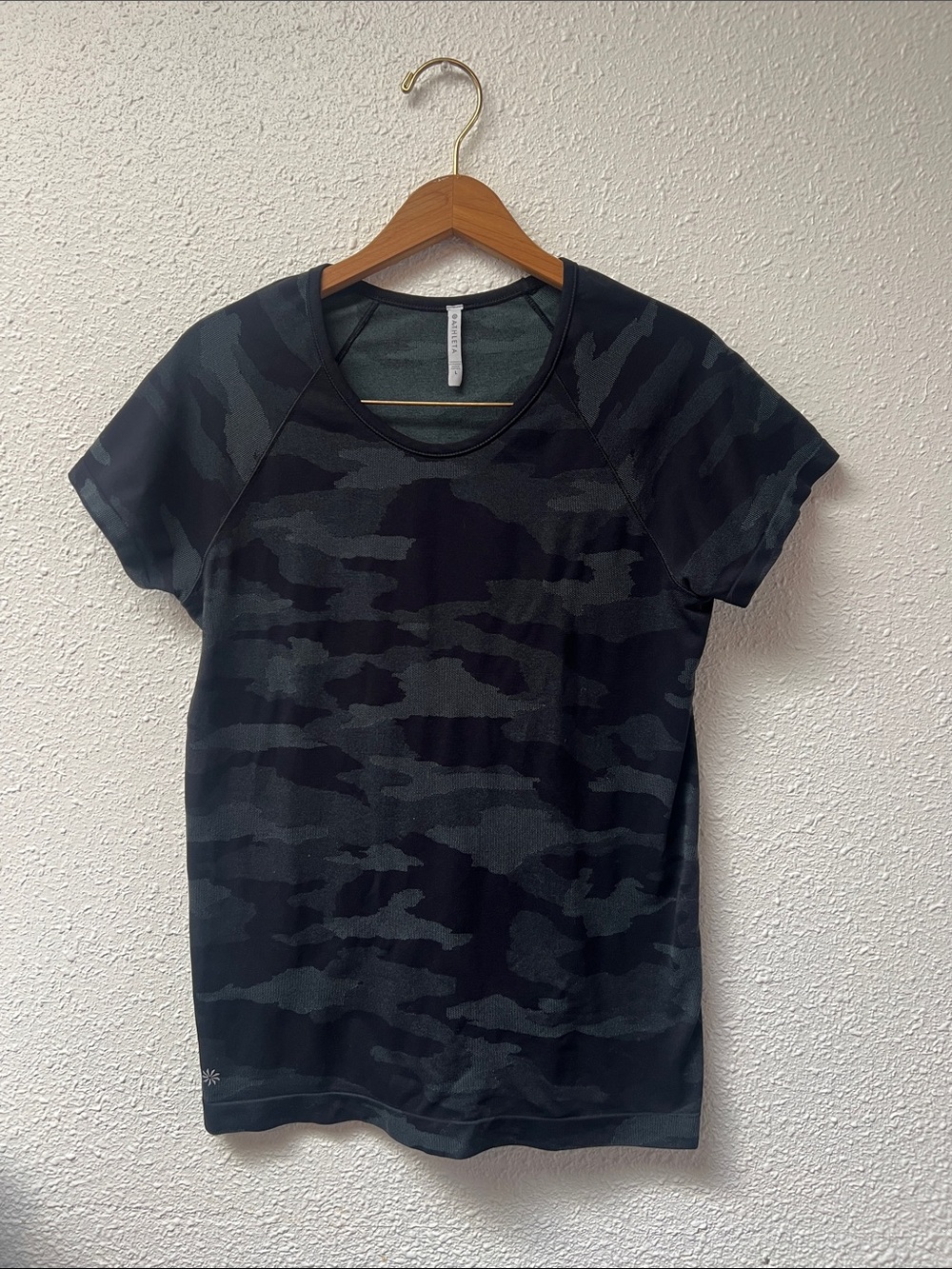 Athleta Black and Charcoal Camo Short Sleeve Active Tee